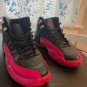 AIR JORDAN XII GG
BLACK/DEADLY PINK 5.5 Y/7.5 Women